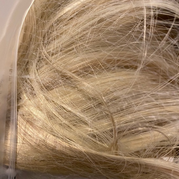 Sandy blonde & bleach blonde hair extension clips - Picture 3 of 4